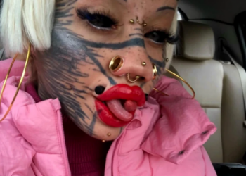 “Barbie modificată”, invitată la Congresul tatuatorilor.E în topul celor mai bizare intervenții de “înfrumusețare”