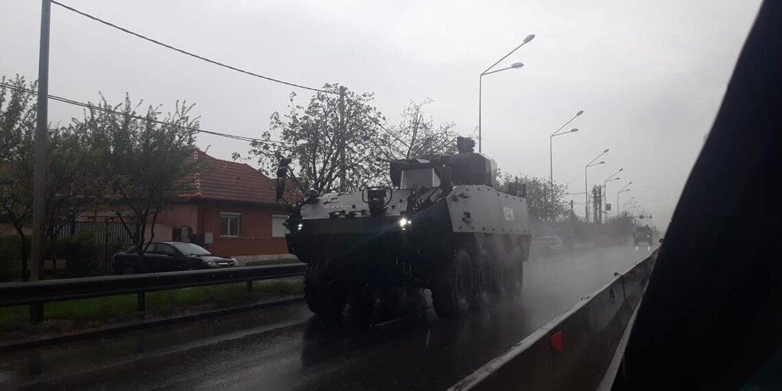 GALERIE.Imagini șocante cu zeci de blindate care traversează Bihorul