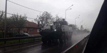 GALERIE.Imagini șocante cu zeci de blindate care traversează Bihorul