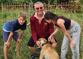 GALERIE.Cum petrecea paștele în copilărie milionarul Beni Rus. „Tăt satu’ era un miros de prăjituri, jinars fiert și alte bunătăți”