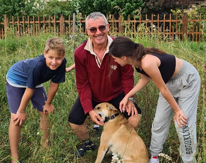 GALERIE.Cum petrecea paștele în copilărie milionarul Beni Rus. „Tăt satu’ era un miros de prăjituri, jinars fiert și alte bunătăți”