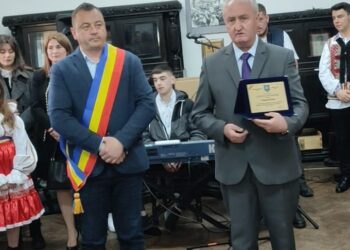 GALERIE. Avocatul care a făcut demersuri pentru intabularea a 47 ha de teren și reînființarea Școlii Normale, cetățean de onoare al Beiușului
