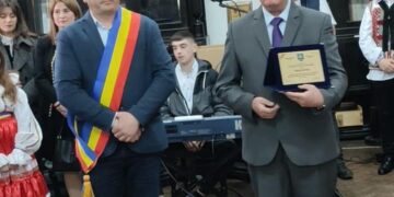 GALERIE. Avocatul care a făcut demersuri pentru intabularea a 47 ha de teren și reînființarea Școlii Normale, cetățean de onoare al Beiușului