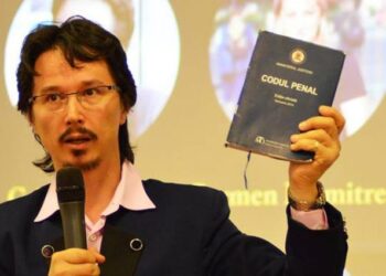 Judecătorul Cristi Danileț spune ce e de faăcut după ce un profesor a fost transformat în obiect sexual
