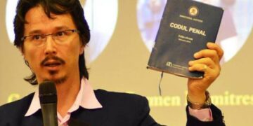 Judecătorul Cristi Danileț spune ce e de faăcut după ce un profesor a fost transformat în obiect sexual 
