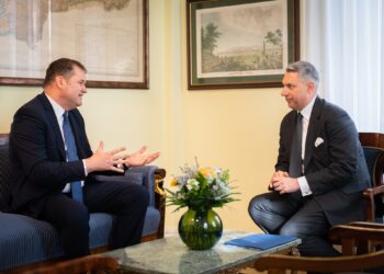 Ministrul Cseke Attila se inspiră de la Budapesta și introduce proiectele-tip pentru ca românii să își poată construi o casă mai ieftin și mai ușor