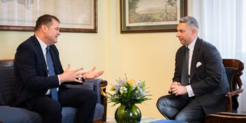 Ministrul Cseke Attila se inspiră de la Budapesta  și introduce proiectele-tip pentru ca românii  să  își poată construi o casă mai ieftin și mai ușor