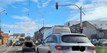 Bărbat lovit de o mașină pe Bulevardul Decebal