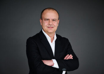 Când alții concediază, Holcim România se extinde