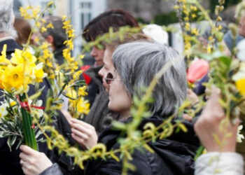 Peste 1,5 milioane de români, sărbătoriți în Duminica Floriilor