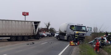 Șoferița, moartă într-un accident grav. Fiica în atac de panică