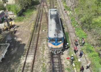 Locomotiva unui marfar încărcat cu motorină a luat foc lângă Gara Centrală