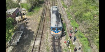 Locomotiva unui marfar încărcat cu motorină a luat foc lângă Gara Centrală