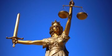 Liberalii surprinși că au distribuit pliante false cu sigla USR PLUS vor plăti daune morale. Vinovații, excluși din PNL