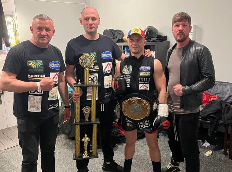 Campion mondial după ce și-a făcut adversarul KO