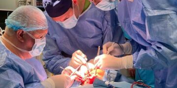 Intervenție spectaculoasă. Au îndepărtat formațiunea tumorală care îi afecta fizionomia