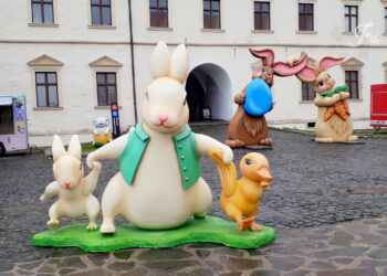 GALERIE. S-a deschis Târgul de Paște din Cetate. Vezi programul pe zile