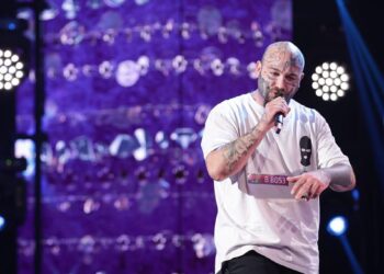 Orădeanul care a locuit pe străzi, a trăit în orfelinat, și-a spus povestea pe ritmuri de rap la Românii au talent