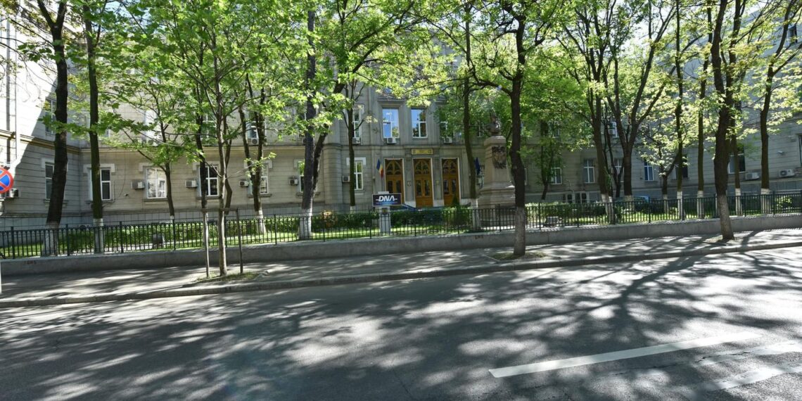 Auditor public de la Curtea de Conturi, trimis în judecată pentru șantaj