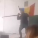VIDEO. Profesor dansând pe catedră, chiar în fața elevilor