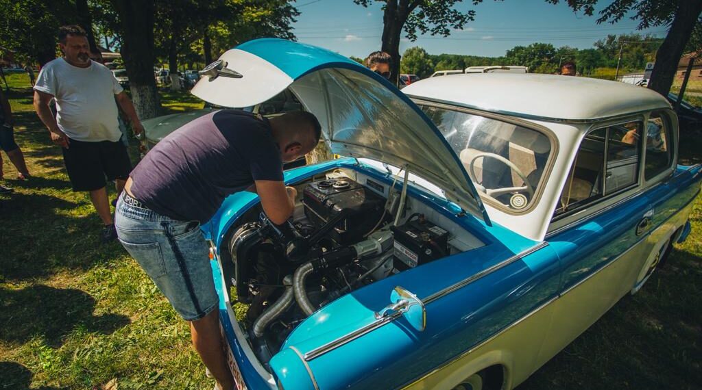 Bijuterii istorice pe 4 roți, expuse la Retroparada Primăverii 2023