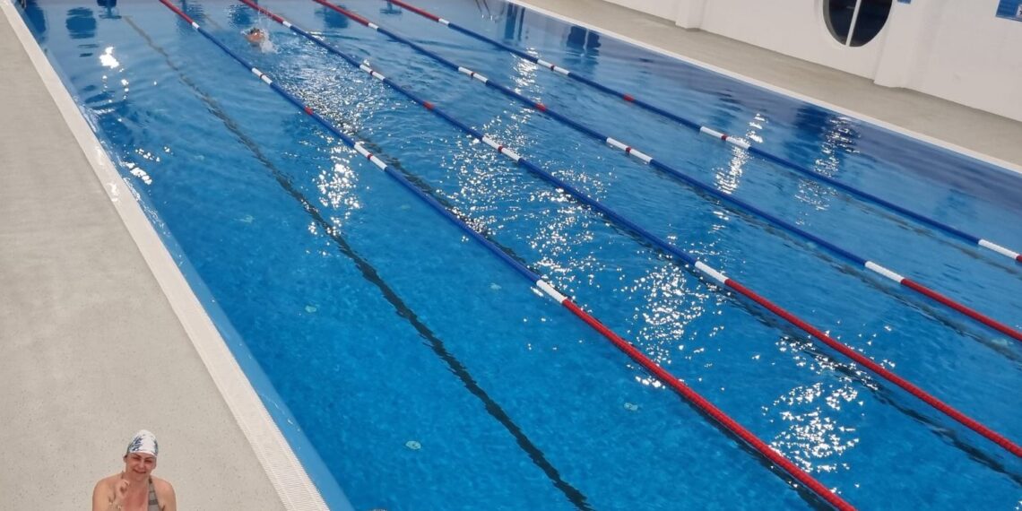 VIDEO. S-a deschis bazinul de înot din Salonta. Prețuri de invidiat