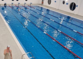 VIDEO. S-a deschis bazinul de înot din Salonta. Prețuri de invidiat