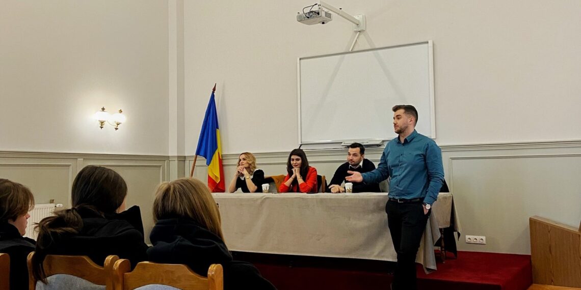 Tinerii, din ce în ce mai interesați de Drept / Elevi de la Colegiul Național „Mihai Eminescu”, în vizită la Baroul Bihor / Galerie foto