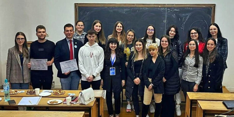 Studenții de la Drept, sfătuiți și încurajați direct de profesioniștii în domeniu