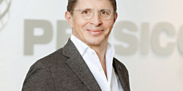 Cel mai bine plătit român, fost profesor de fizică, câştigă peste 63.000 de dolari lunar