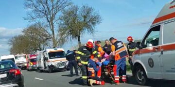 VIDEO. Patru victime într-un accident la Valea Mare de Criș. E și o fetiță de 7 ani în cod galben