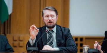 Deputatul bihorean Szabó Ödön demască „mafiile” din consiliile județene, care împiedică acordarea transportului gratuit elevilor navetiști