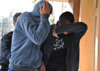 Pușcărie pentru 150 de lei și un telefon. Doi tineri de 17 și 18 ani din Marghita au imobilizat un bătrân și au furat tot ce au găsit
