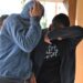 Pușcărie pentru 150 de lei și un telefon. Doi tineri de 17 și 18 ani din Marghita au imobilizat un bătrân și au furat tot ce au găsit