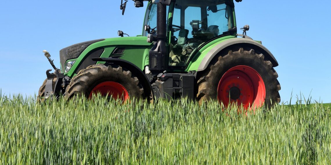 Bărbat de 49 de ani, mort, strivit de un tractor, în ziua de Paște