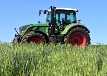 Bărbat de 49 de ani, mort, strivit de un tractor, în ziua de Paște