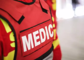 I-au taiat mâinile unui bărbat de 33 de ani. Atac în plină stradă a unor bărbați cu cagule