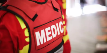 I-au taiat mâinile unui bărbat de 33 de ani. Atac în plină stradă a unor bărbați cu cagule