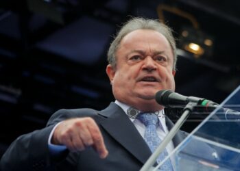 Scandal în PNL! Blaga și Bolojan reproșează conducerii centrale faptul că miniștri liberali sunt slabi . „Suntem ospătarii PSD la guvernare!„