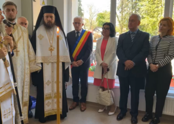 Oameni care mișcă lucrurile. Ambulatoriu din Ștei, inaugurat și sfințit în prezența fostului ministru Sorina Pintea și a senatorului Cornel Popa