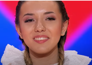 Copleșită de emoții și cu inima făcută ghem. Cine e tânăra de senzație de la Vedeta populară. A cântat alături de profesoara ei Antonela Ferche Buțiu