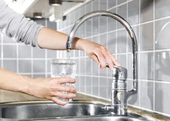 Apă cu 20% mai scumpă pentru orădeni. Cea mai mare majorare de traife aplicată de CAO