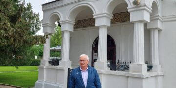 De ce varsă lacrimi de fericire primarul Șteiului. Ce îl impresionează