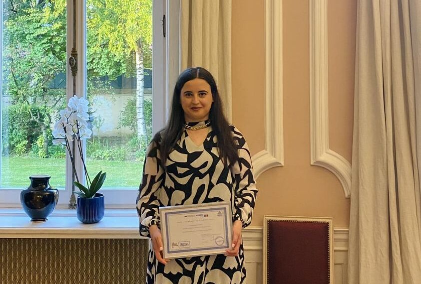 Aleșdeanca care a studiat Politici Publice la Paris, declarată Alumnus de l’année 2023  