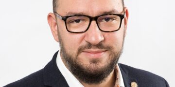 Notar de profesie, deputatul Silviu Dehelean, agresat pe holurile Parlamentului după ce ar fi votat pentru desființarea Secției Speciale a Magistraților