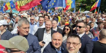 Silviu Dehelean, alături de Maia Sandu, la mitingul cu 100.000 de participanți de la Chișinău