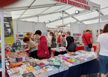 Începe Târgul Gaudeamus în Piața Unirii din Oradea