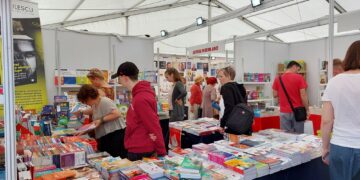 Începe Târgul Gaudeamus în Piața Unirii din Oradea