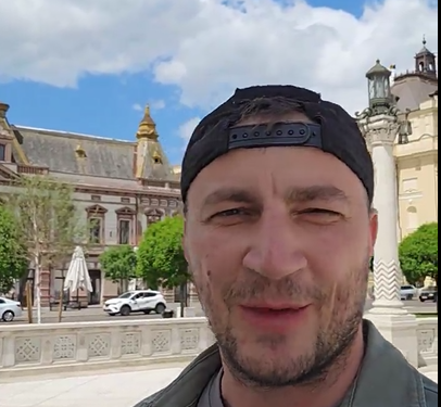 Polițistul Godină, vedeta Gaudeamus:Ne putem vedea, fie că veniți să cumpărați o carte sau să căscați ochii să păreți oameni culți