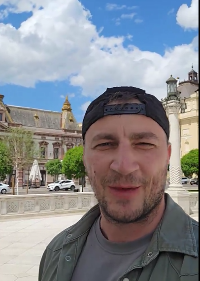 Polițistul Godină, vedeta Gaudeamus:Ne putem vedea, fie că veniți să cumpărați o carte sau să căscați ochii să păreți oameni culți